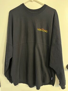 Men’s size XL Disney Spirit Jersey The Lion King Hakuna Matata Long Sleeve read